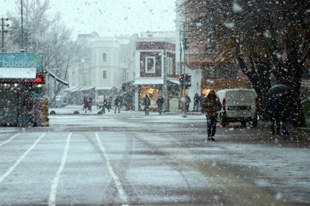 Foto - Kaygan zeminlerde penguen gibi yürüyün