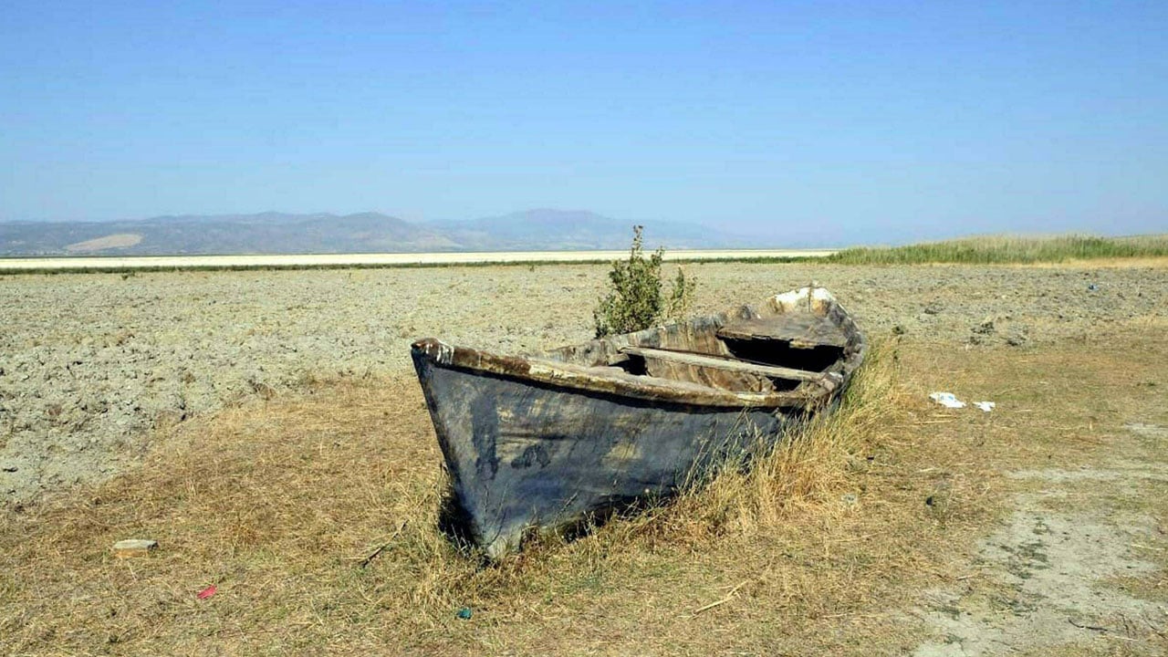 Kayıklar karaya oturmuştu! Marmara Gölü yıllar sonra yeniden suyla buluştu