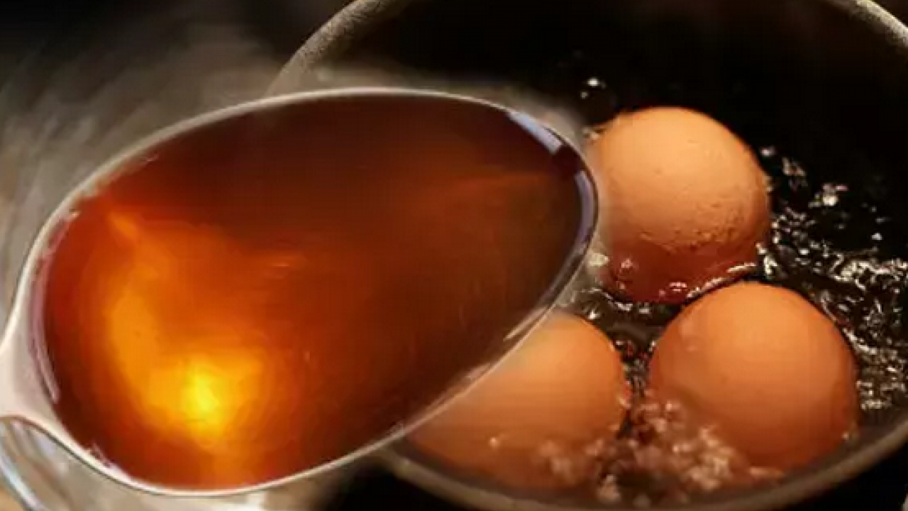 Foto - Kayısı kıvamında yumurta için girdap taktiği! Ünlü şefin önerisi: Yanlış yapmışız meğer 'Sirke gereksiz, yağ şart'