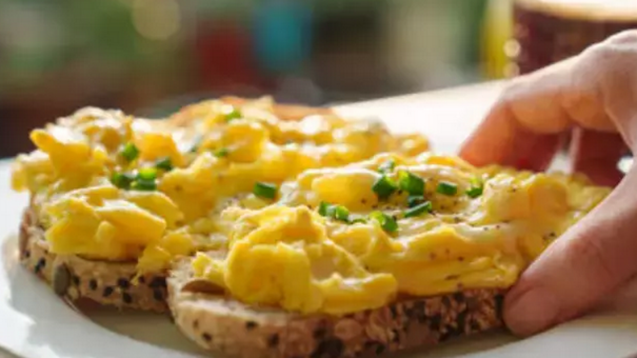 Foto - Kayısı kıvamında yumurta için girdap taktiği! Ünlü şefin önerisi: Yanlış yapmışız meğer 'Sirke gereksiz, yağ şart'