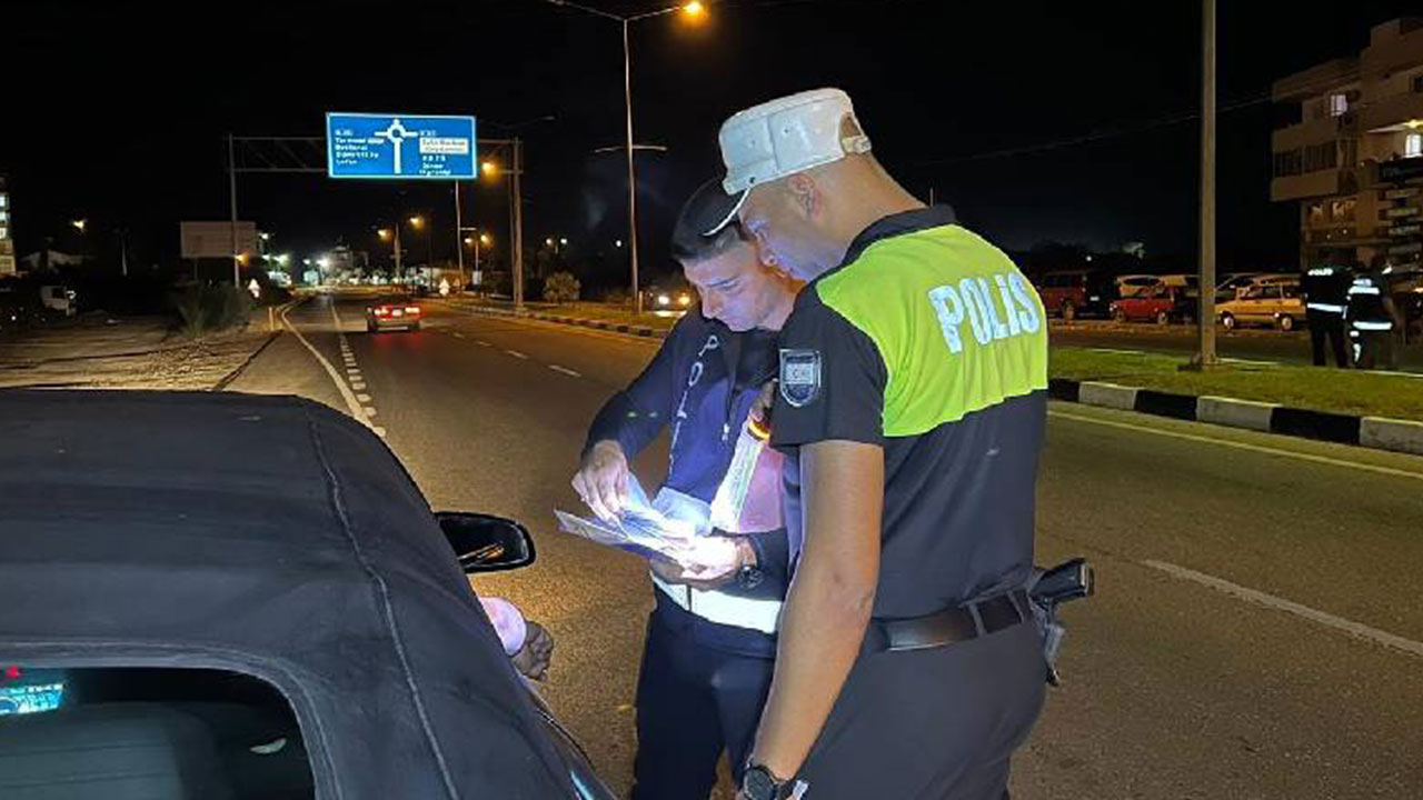 Kaymakam alkollü araç kullanırken polis çevirmesine takıldı: Ceza kesebiliyorsan kes