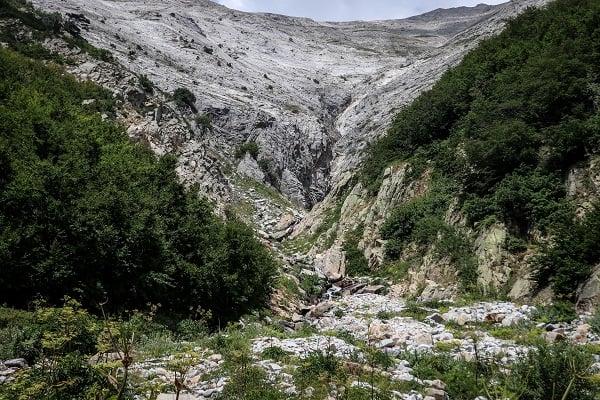 Foto - Kaynağından tertemiz çıkıyor! Nilüfer Çayı nasıl siyah akıyor? 