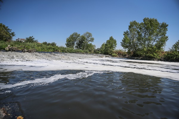 Foto - Kaynağından tertemiz çıkıyor! Nilüfer Çayı nasıl siyah akıyor? 