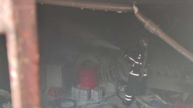 Foto - Kaynak yapılan atölyede yangın çıktı