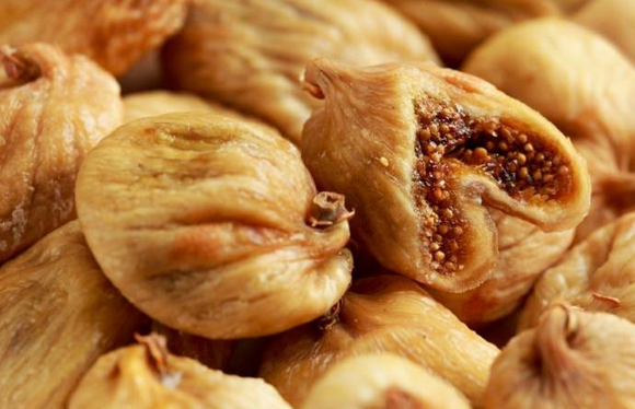 Foto - Kaynayan sütün içine kuru incir atıp içerseniz! Öyle bir şey ki... Bakın ne işe yarıyor! İlişkin içeren bilgi