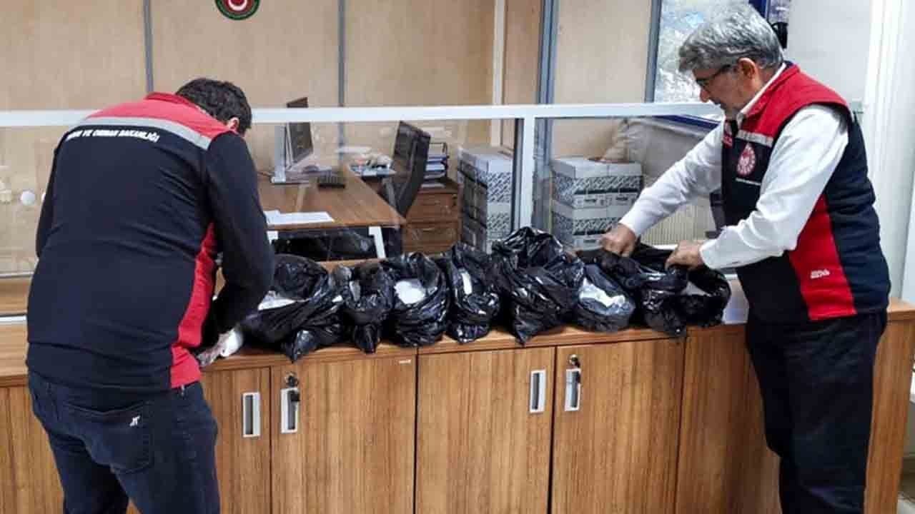 Foto - Kayseri Havalimanı'nda kaçakçılık operasyonu: 25 bin canlı sülük yakalandı 