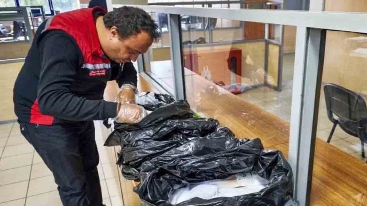 Foto - Kayseri Havalimanı'nda kaçakçılık operasyonu: 25 bin canlı sülük yakalandı 