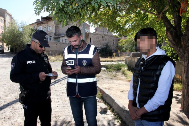 Kayseri ve Nevşehir'de, 33 kaçak göçmen yakalandı