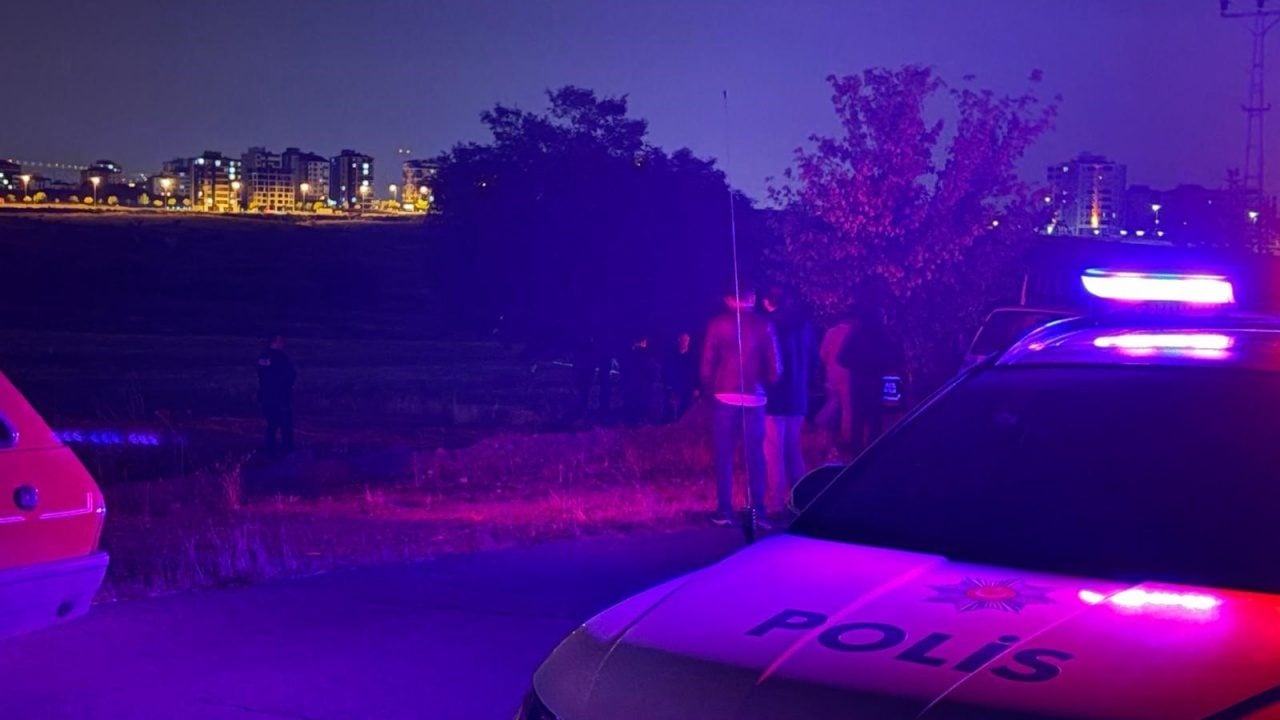 Foto - Kayseri’de acı olay! 35 yaşındaki genç adam boş arazide ağaca asılı bulundu 