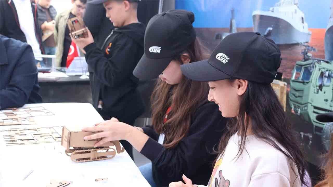 Foto - Kayseri’de BİLİMFEST’e yoğun ilgi: Milli ürünlerimizi maketlerini yaparak yakından tanıdılar