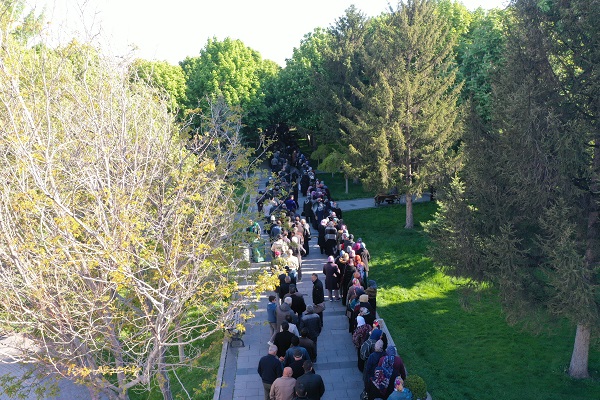 Kayseri'de binler oraya akın etti | Bakın bu kuyruk neden oluştu!