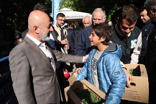 Foto - Kayseri'de binler oraya akın etti | Bakın bu kuyruk neden oluştu!