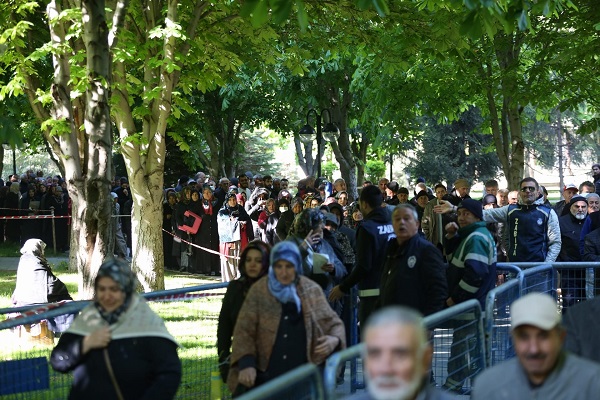 Foto - Kayseri'de binler oraya akın etti | Bakın bu kuyruk neden oluştu!