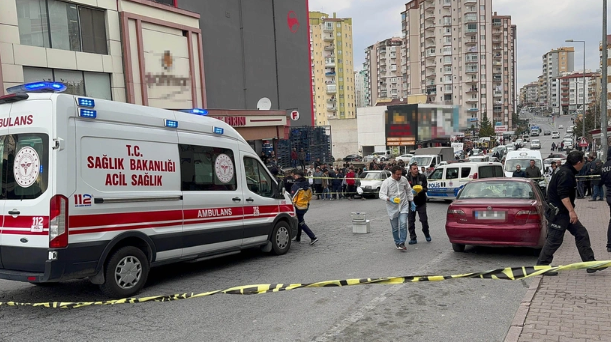 Foto - Kayseri'de bir şahıs sokak ortasında eniştesine ateş açtı ardından arabayla üzerinden geçti