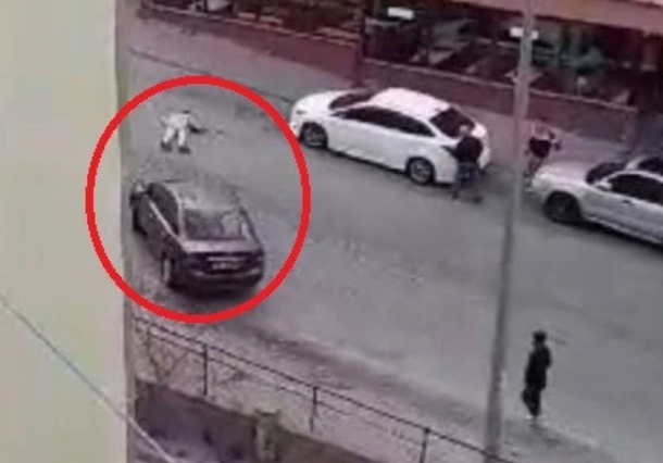Foto - Kayseri'de bir şahıs sokak ortasında eniştesine ateş açtı ardından arabayla üzerinden geçti