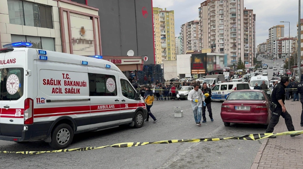 Foto - Kayseri'de bir şahıs sokak ortasında eniştesine ateş açtı ardından arabayla üzerinden geçti