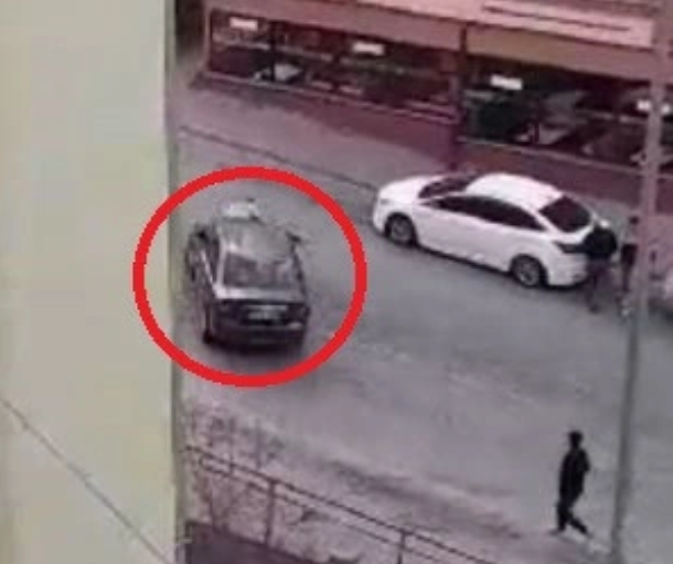 Foto - Kayseri'de bir şahıs sokak ortasında eniştesine ateş açtı ardından arabayla üzerinden geçti