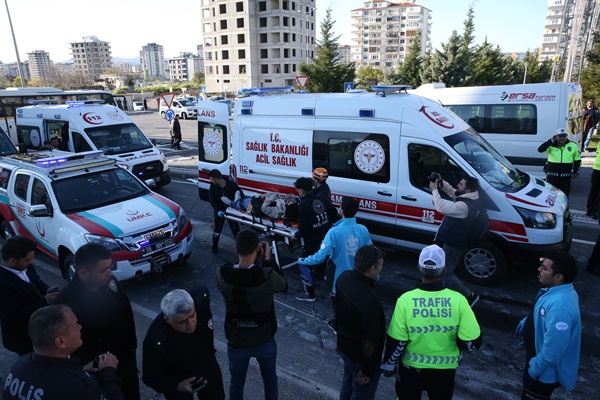 Foto - Kayseri'de feci kaza! Çok sayıda yaralı var