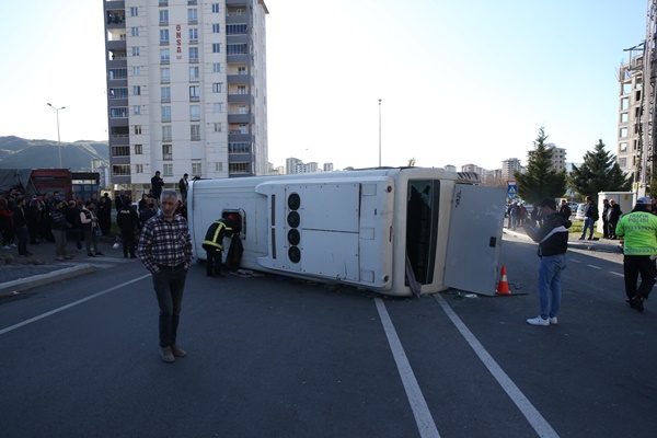 Foto - Kayseri'de feci kaza! Çok sayıda yaralı var