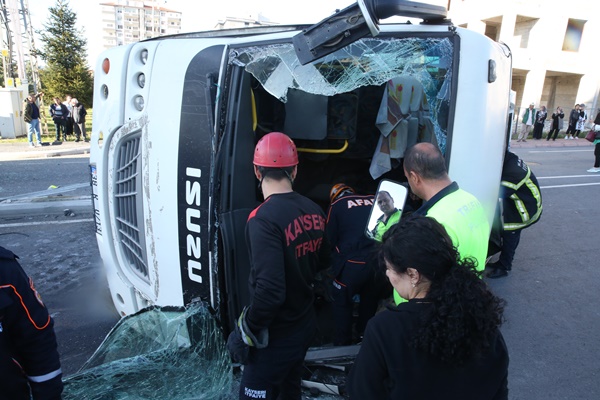 Foto - Kayseri'de feci kaza! Çok sayıda yaralı var