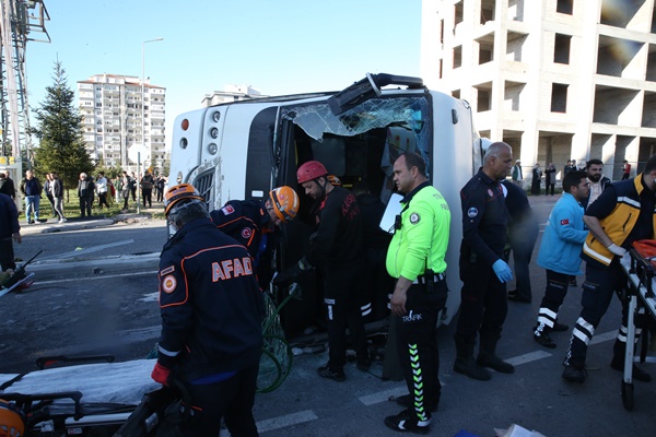 Foto - Kayseri'de feci kaza! Çok sayıda yaralı var