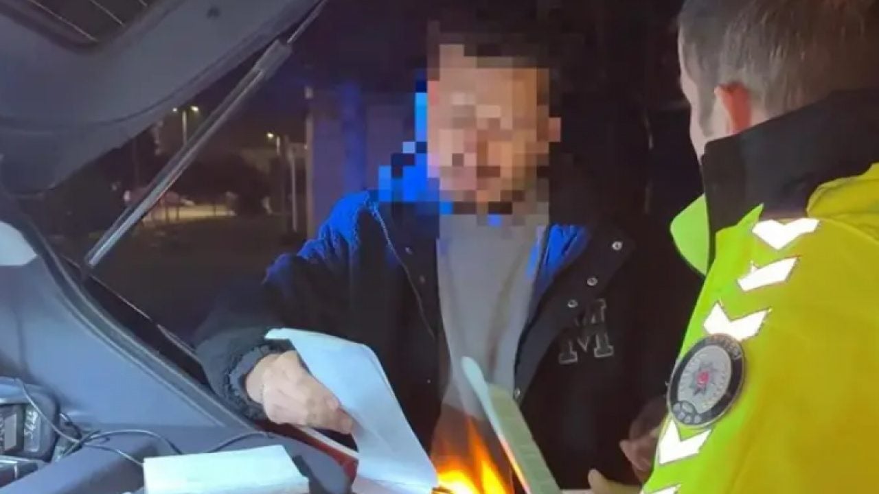 Foto - Kayseri'de ilginç anlar: Kırmızı ışıkta uyuyakaldılar