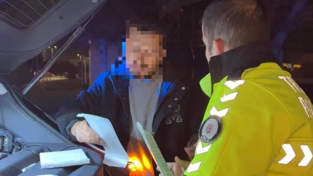 Foto - Kayseri'de ilginç anlar: Kırmızı ışıkta uyuyakaldılar