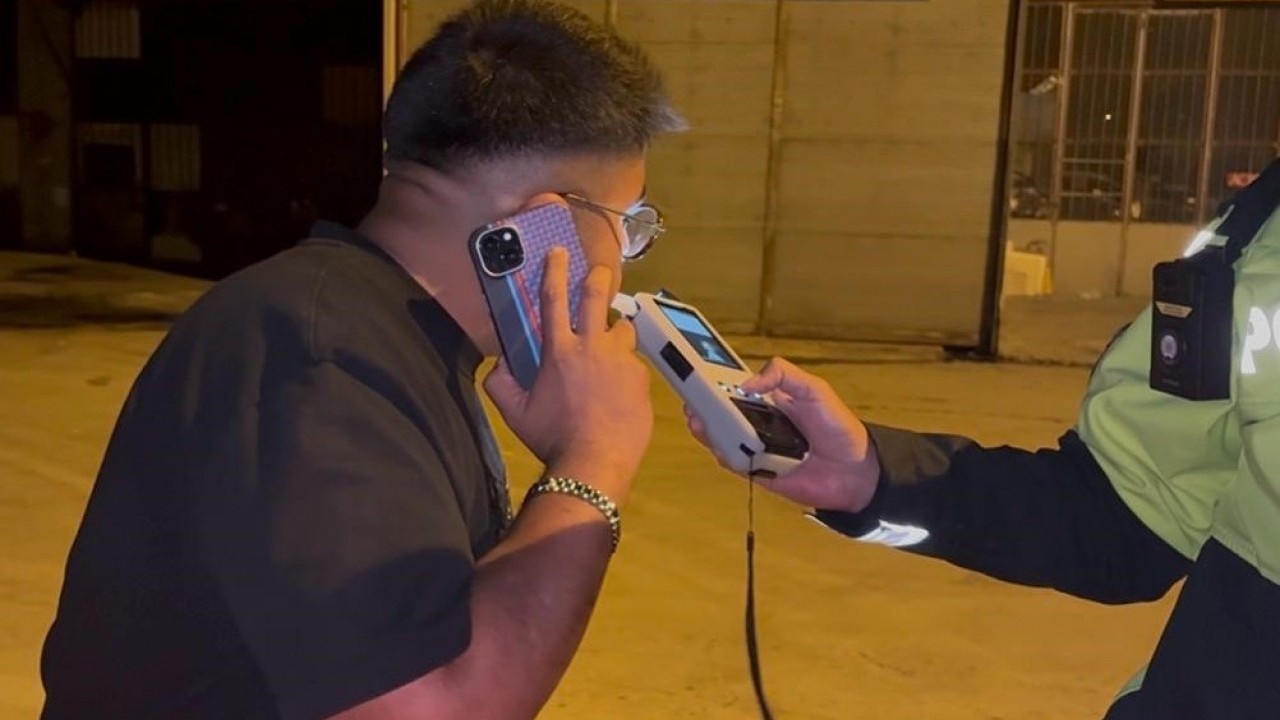 Kayseri’de plakasız araçla kaçan sürücü yakalandı! 17 bin 879 TL ceza kesildi