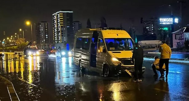 Foto - Kayseri'de servis minibüsü kaza yaptı! 11 yaralı var