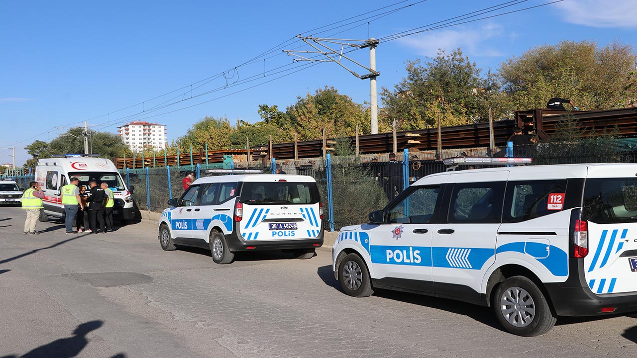 Foto - Kayseri'de yük treni çarptı: Bir kişi hayatını kaybetti