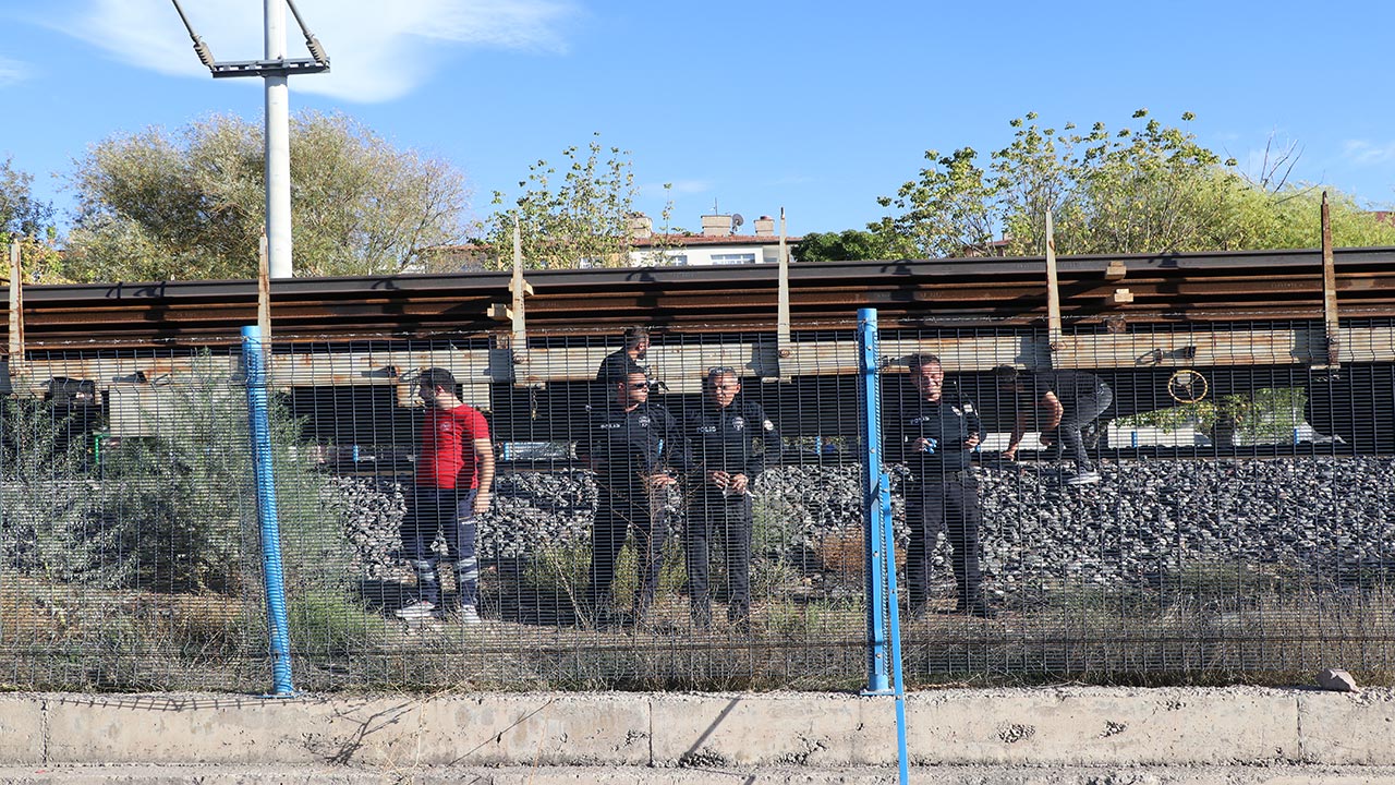 Foto - Kayseri'de yük treni çarptı: Bir kişi hayatını kaybetti