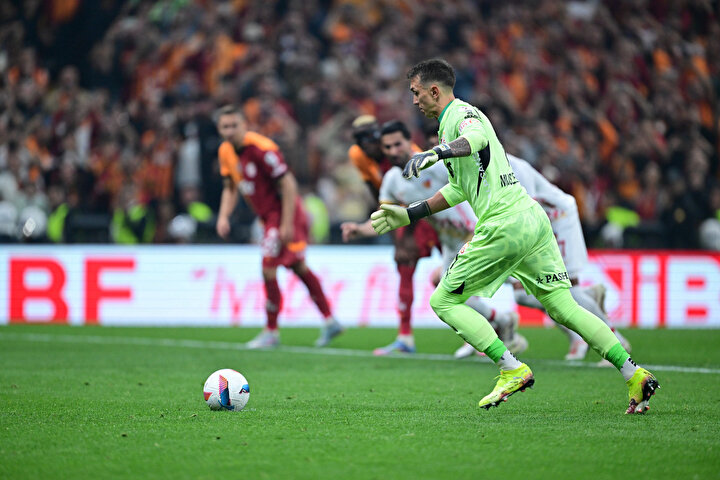 Foto - Kayserispor’un kalecisi Bilal Beyazıt sessizliğini bozdu! Muslera’nın penaltı öncesi ne dediğini açıkladı