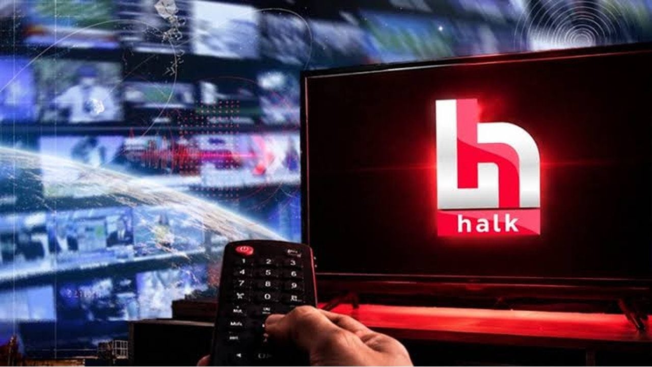 Foto - Kayyım atanması sonrası Halk TV’de ilginç anlar! Dualar edildi, oyun havaları çalındı