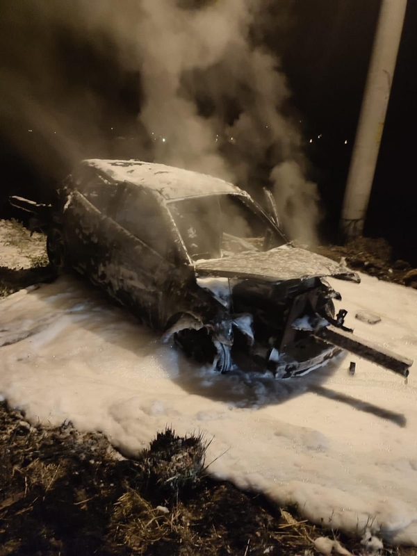 Foto - Kaza sonrası alev alan otomobil küle döndü