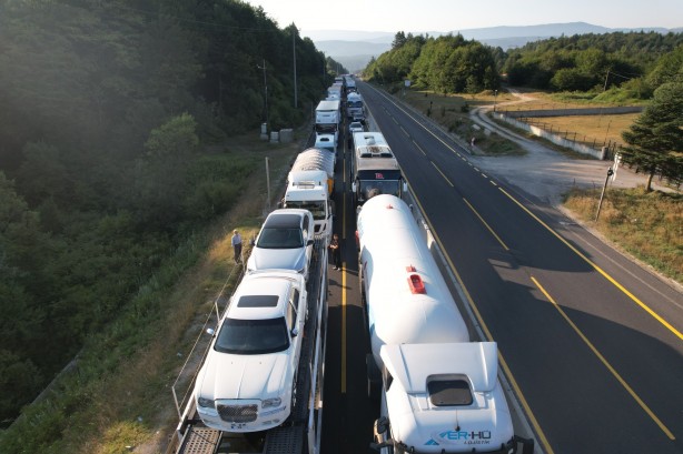 Foto - Kaza sonrası Bolu Dağı'nda kilometrelerce araç kuyruğu oluştu