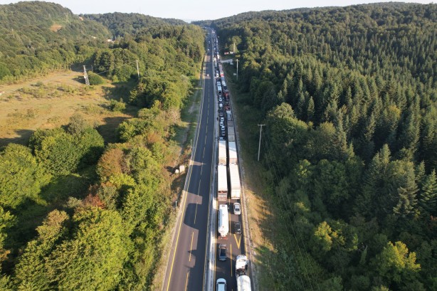 Foto - Kaza sonrası Bolu Dağı'nda kilometrelerce araç kuyruğu oluştu