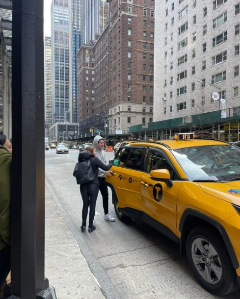 Foto - Kaza sonrası kaçan Yazar Eylem Tok ve oğlu New York'ta yüzleri gülerken görüntülendi!