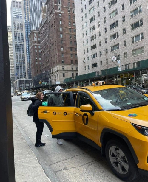 Foto - Kaza sonrası kaçan Yazar Eylem Tok ve oğlu New York'ta yüzleri gülerken görüntülendi!