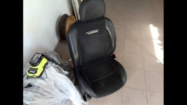 Foto - Kaza yapan otomobilini kendi onardı!