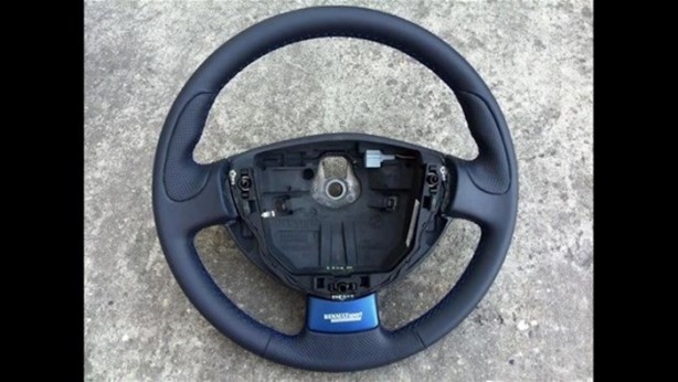 Foto - Kaza yapan otomobilini kendi onardı!