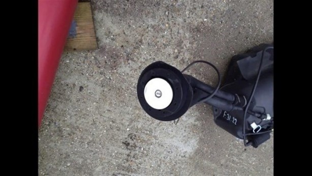 Foto - Kaza yapan otomobilini kendi onardı!