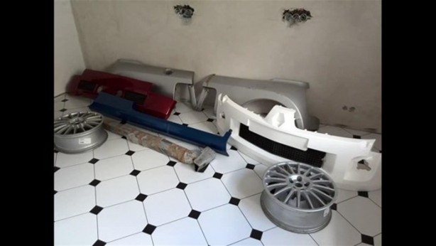 Foto - Kaza yapan otomobilini kendi onardı!