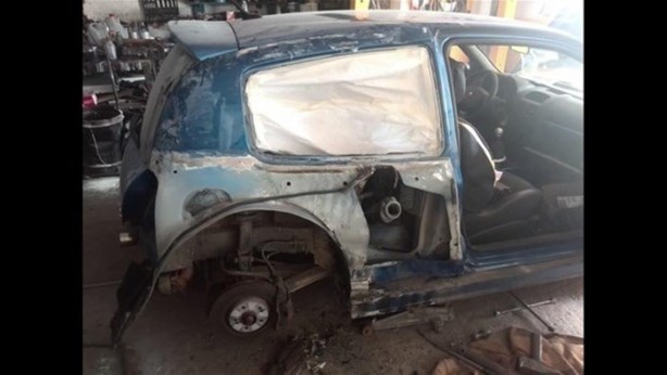 Foto - Kaza yapan otomobilini kendi onardı!