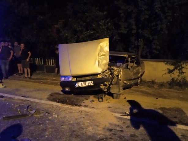 Kaza yapan otomobillere tır çarptı