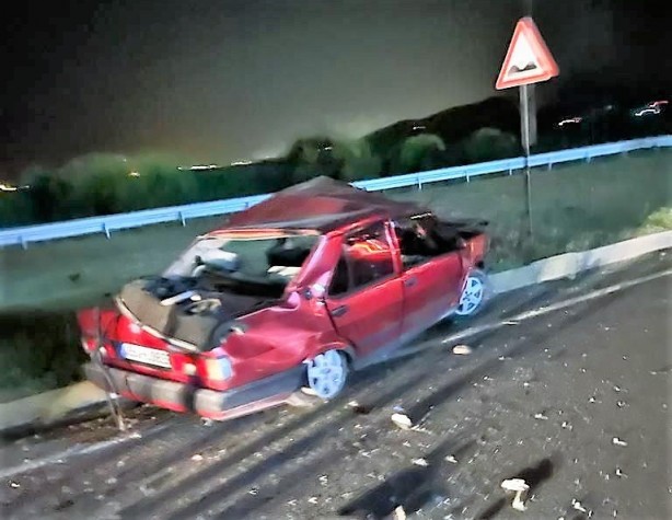 Foto - Kazada hayatını kaybeden 3 arkadaş son yolculuğuna uğurlandı