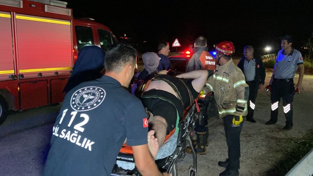 Foto - Kazada kurtarılan sürücü, eşini arayarak moral verdi