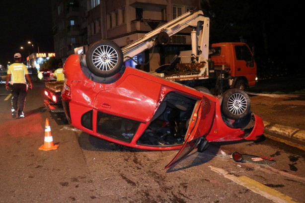 Foto - Kazada ters dönen aracın sürücüsü olay yerinden kaçtı!
