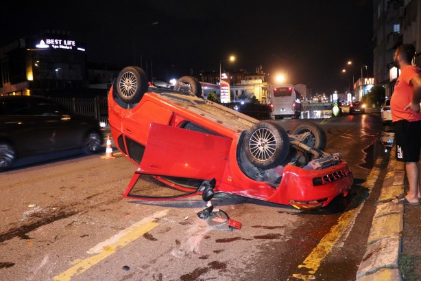 Foto - Kazada ters dönen aracın sürücüsü olay yerinden kaçtı!
