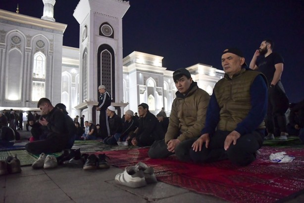 Foto - Kazakistan’da iki yıl aradan sonra Kadir Gecesi camilerde idrak edildi