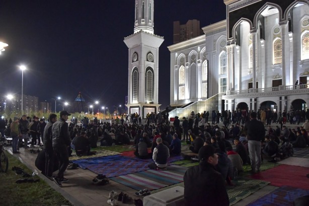 Foto - Kazakistan’da iki yıl aradan sonra Kadir Gecesi camilerde idrak edildi